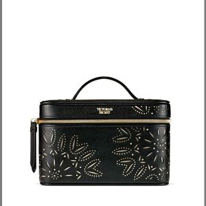VICTORIA'S SECRET LASER CUT VANITY MAKEUP CASE BAG. NEW W/TAGS